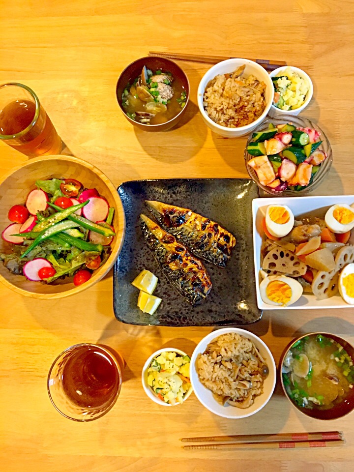 夜ご飯 鯖の干物 手羽元と根菜煮物 サラダ キムチたこきゅうり きのこと生姜の炊き込みご飯 あさりの味噌汁 ポテトサラダ Kasumi Snapdish スナップディッシュ Id Xpwfia