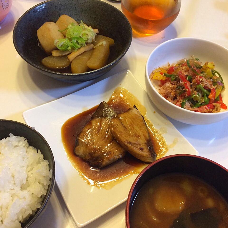 ブリの照り焼き無限ピーマン里芋イカ大根の煮物赤だし16 10 19 ちび太 Snapdish スナップディッシュ Id 1wr0na