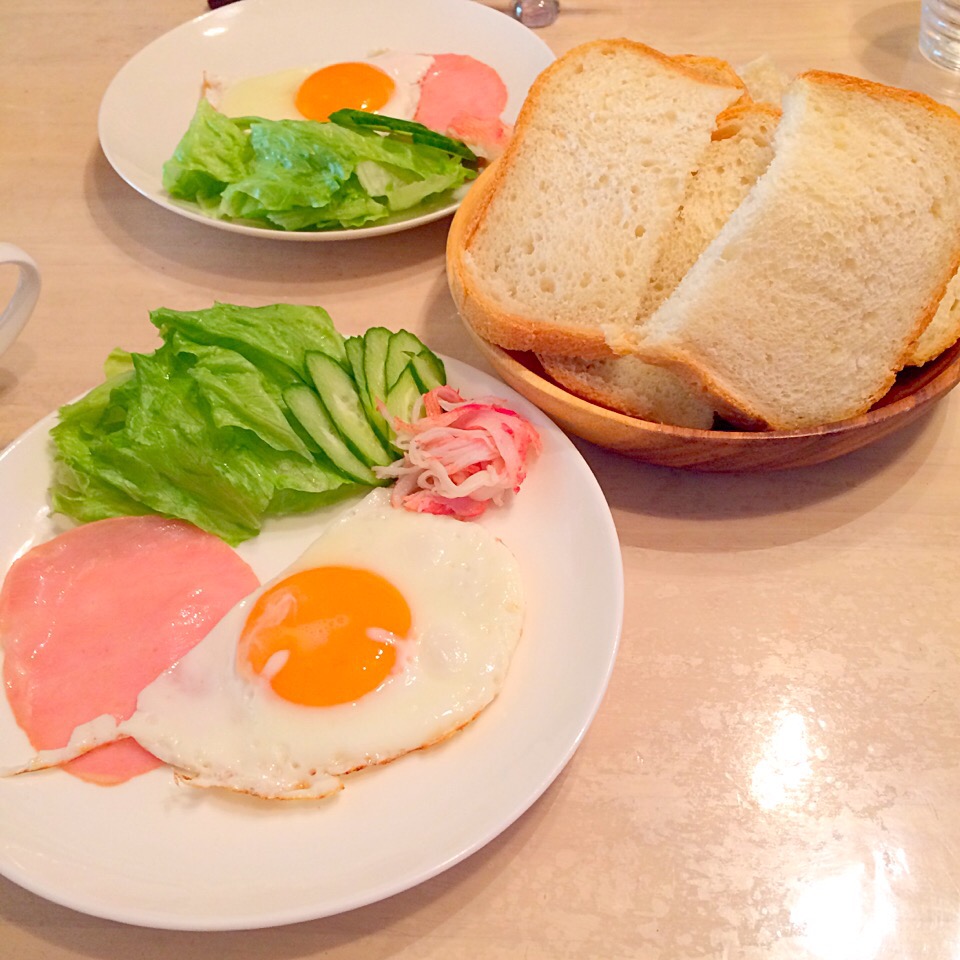 朝食男飯焼きたてパンモーニングプレート目玉焼きハム焼サラダチキンスープ横浜美容師ハピネスヘア Booパパ Snapdish スナップディッシュ Id e4ha