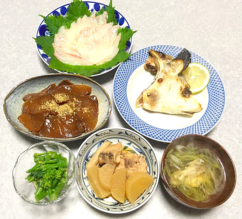 ブリのカマの塩焼き ブリのヅケ ブリ大根 ブリのお吸い物ヒラメのお刺身 はなっこりーの酢味噌和え あいかわらずのブリとヒラメの晩ご飯なの Orie Ueki Snapdish スナップディッシュ Id Kc0wga