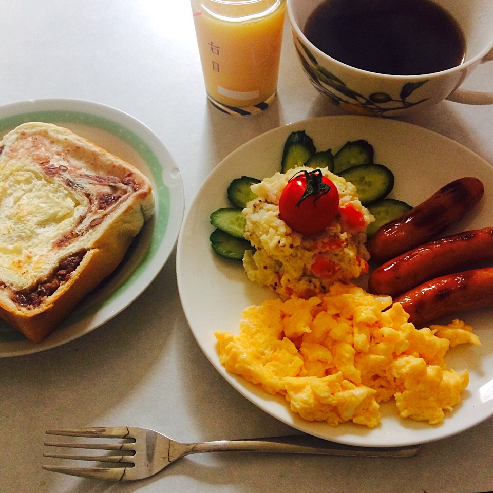 今日のあん食朝ごはん トミーズのあん食粒マスタードポテトサラダふわふわスクランブルエッグ弾けるまで焼いたソーセージオレンジジュースコーヒー みにゃん Snapdish スナップディッシュ Id Slyoda