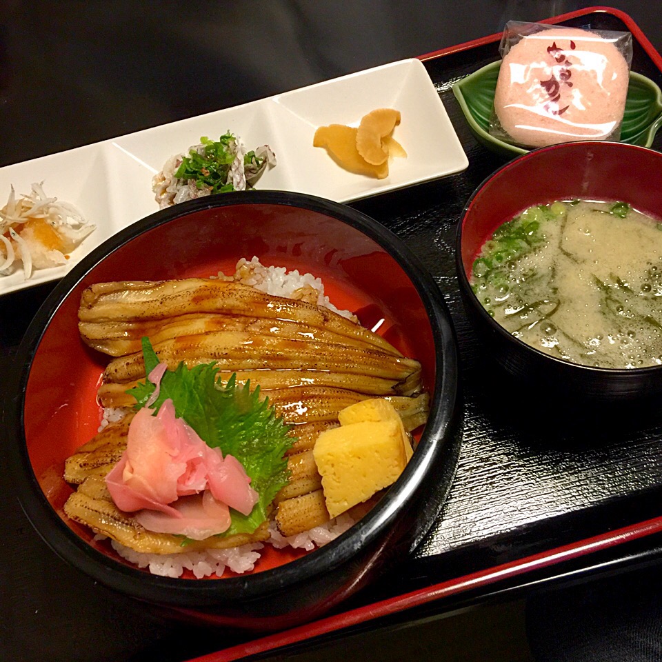 大分名物定食 パート 穴子丼と くろめ汁 蒸しかるかん饅頭のセット ぱある Snapdish スナップディッシュ Id 4weupa