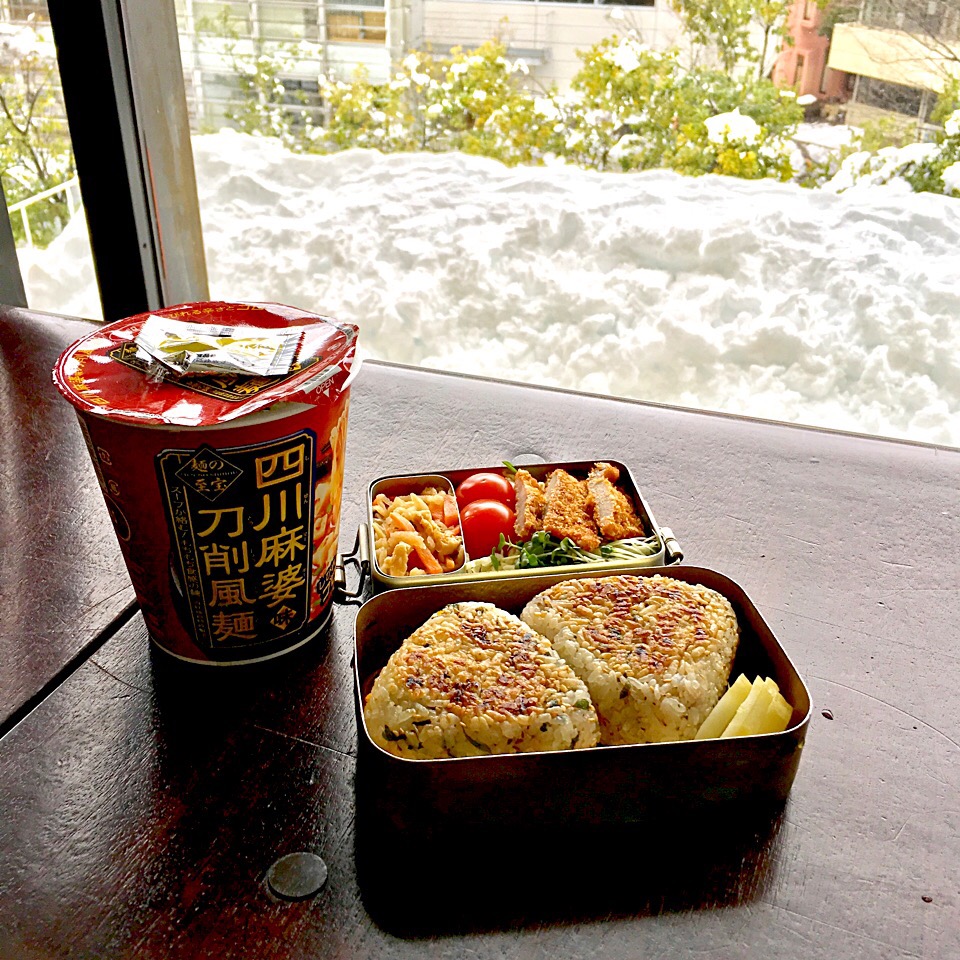 雪見弁当 笑 Lunchお昼ごはん昼ごはんおにぎり焼きおにぎりobentoお弁当カップ麺インスタントラーメンラーメン Yoshinobu Nakagawa Snapdish スナップディッシュ Id Mfnuka