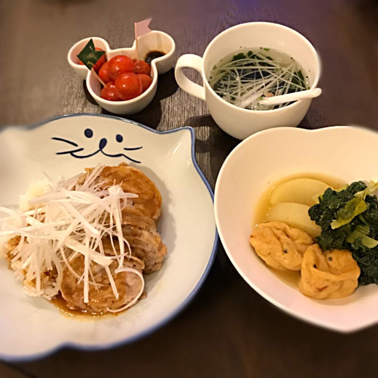 今夜の献立豚バラと豚こまで作ったチャーシュー丼 ちぢみ小松菜と大根の煮物 プチトマトのマリネ Nanamo Snapdish スナップディッシュ Id H0fwja