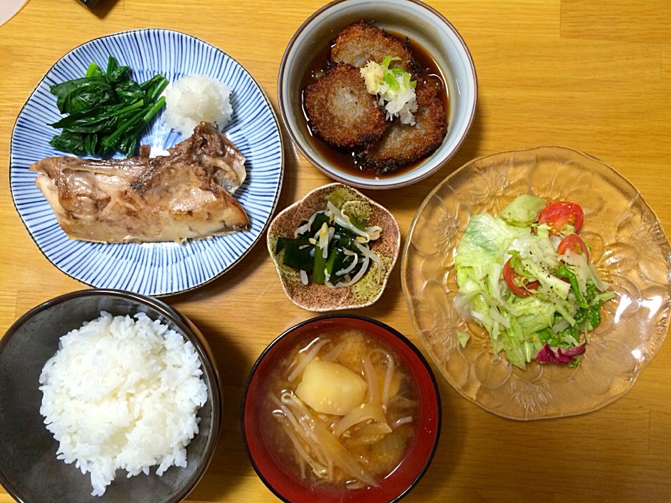 ぶりかま酒蒸し れんこんの揚げ出し わかめのお浸し お味噌汁 自家製イタリアンドレッシングサラダ いちご Snapdish スナップディッシュ Id Cit99a