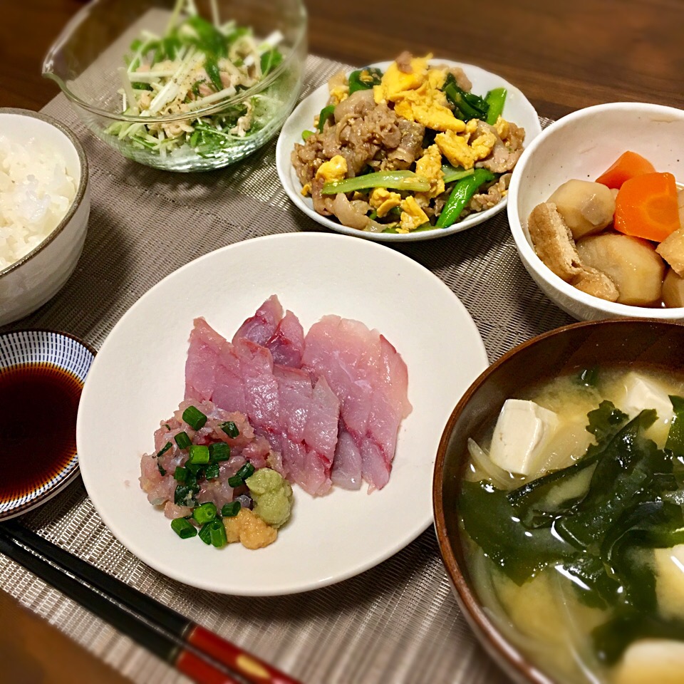 3 26アジの刺身 たたき牛豚と卵と小松菜炒め水菜と切干大根とツナのサラダ里芋の煮物豆腐と玉ねぎわかめの味噌汁 たま Snapdish スナップディッシュ Id D0ohwa