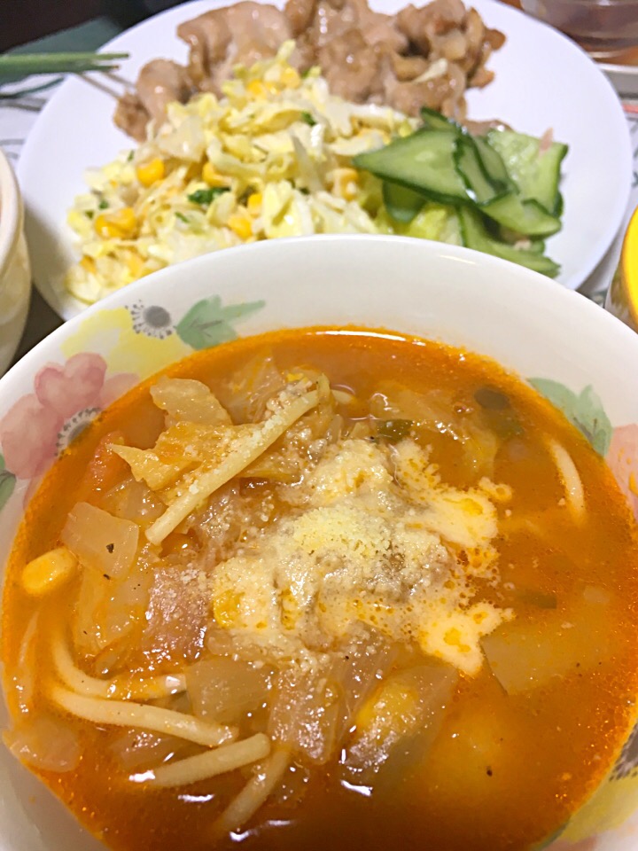 鶏 タマネギ キャベツ トマト マッシュルーム スープセロリなど のスープパスタ 野菜モリモリ食べられます鶏肉を焼いて一旦引き上げるのがミソ もじゅ Snapdish スナップディッシュ Id Enwyga