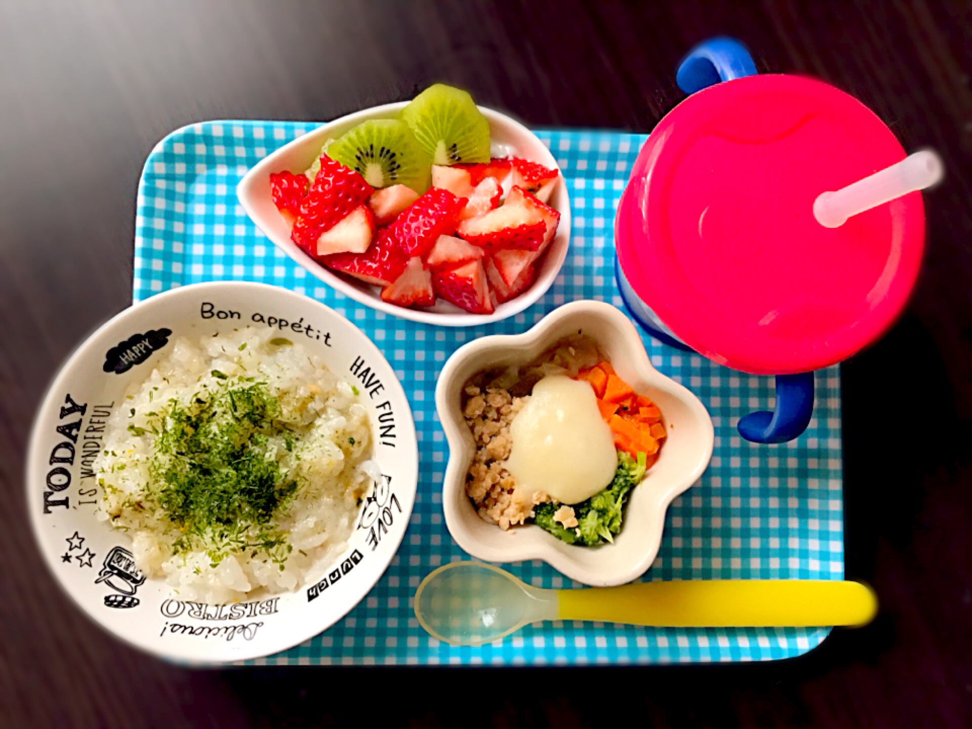 4 10 息子離乳食 朝ごはん 五目混ぜご飯 青のりかけ 野菜と鶏そぼろのホワイトソース いちご キュウイヨーグルト つん Snapdish スナップディッシュ Id Yx00ka