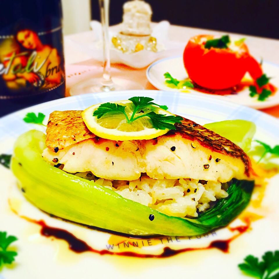 イタリアンディナー🇮🇹✨
鯛が安かったので、2種類の料理を作りました❤️✨
＊鯛のムニエルとチーズリゾット
＊トマトのカプレーゼ🍅クリームチーズ入り
簡単なのに、美味しかった🍴✨
Instagram:https://www.instagram.com/shinly0701/
#鯛 
#ムニエル
#トマト
#イタリアン
