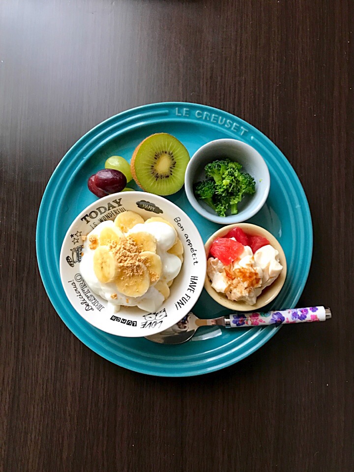 5 9 息子離乳食 朝ごはん バナナきな粉ヨーグルト トマト豆腐 ブロッコリー キュウイぶどう つん Snapdish スナップディッシュ Id Kihuqa