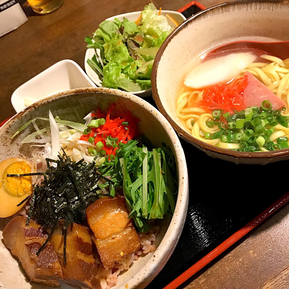 ハーフラフティー丼とハーフ沖縄そばセット 草花木果 中目黒 塩豚骨 Snapdish スナップディッシュ Id Cx4kma