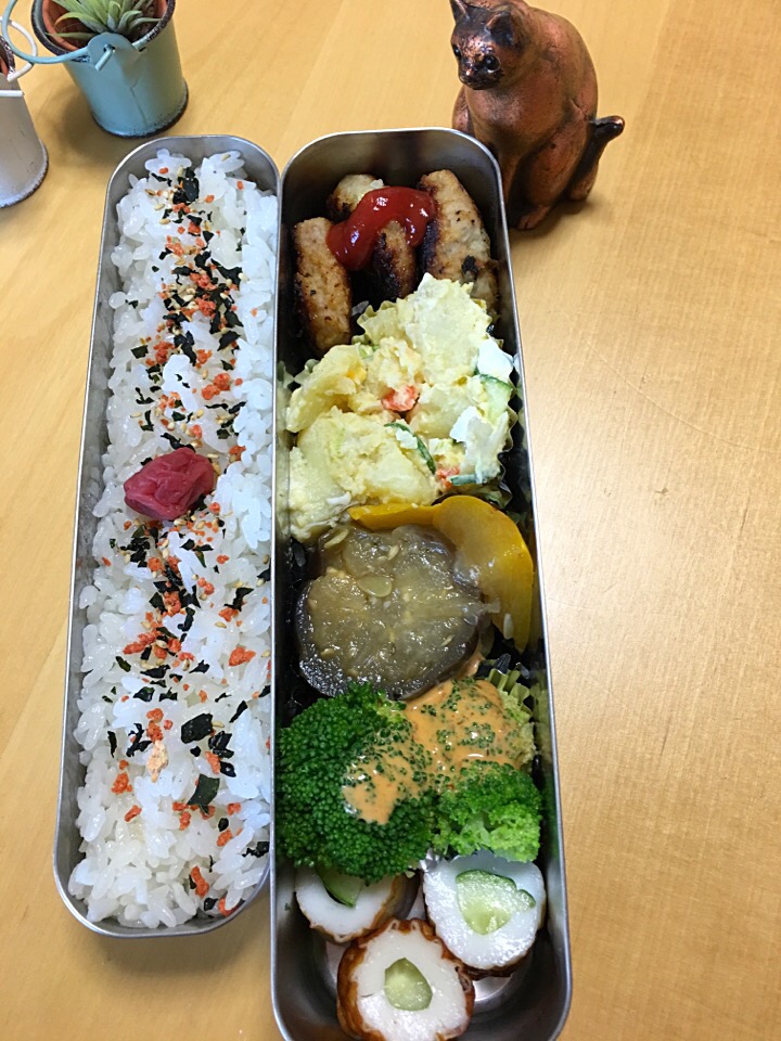 ハンバーグ ポテトサラダ 野菜のマリネ ブロッコリー ちくわきゅうり弁当 Kumiko Kimura Snapdish スナップディッシュ Id Loz9ya