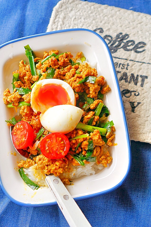 フライパン一つで簡単 スタミナカレー丼のレシピ スタミナ料理丼ひき肉カレーずぼら飯 ひこまる Snapdish スナップディッシュ Id Xhtlda