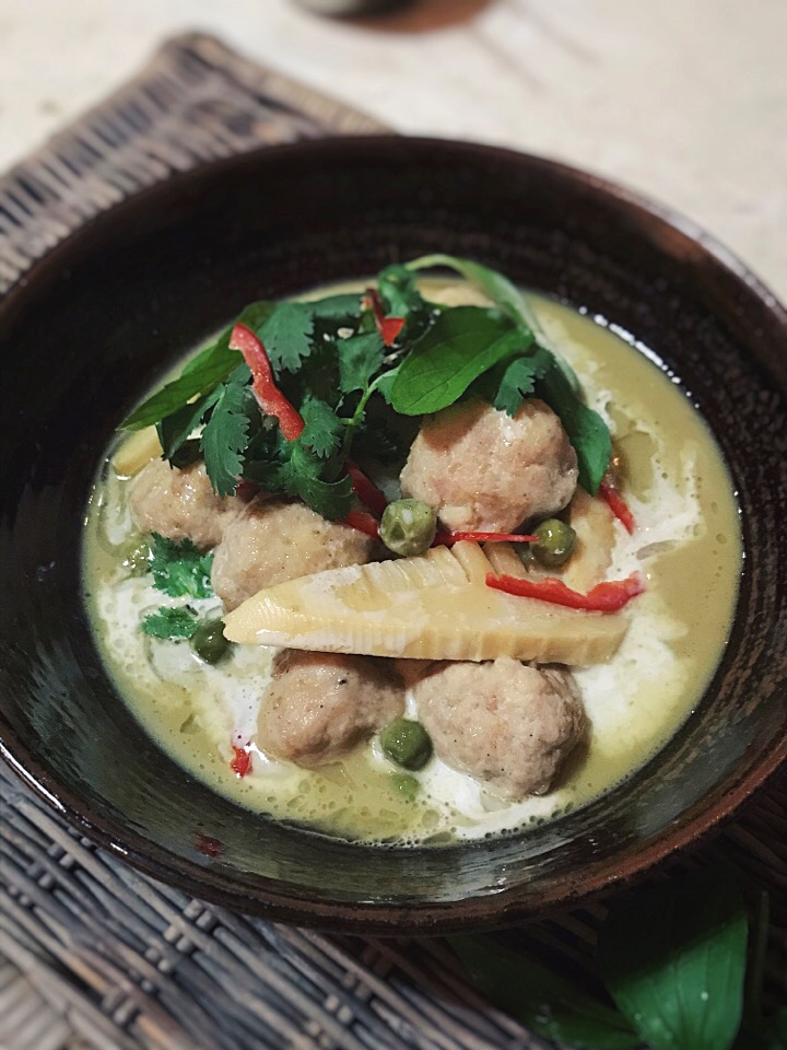 Green curry with chicken and prawn meatball and bamboo shoot