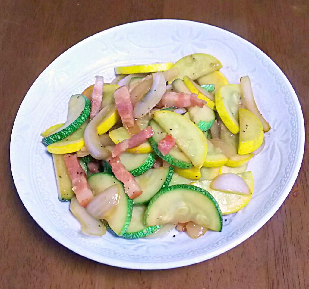 ズッキーニ 新玉ねぎ ベーコン炒め 新谷 由紀子 Snapdish スナップディッシュ Id Gqcwua
