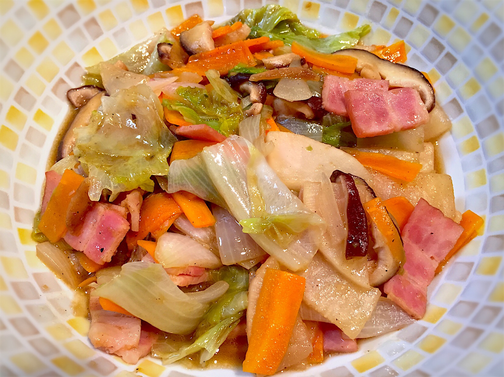 残り野菜とベーコンのグレイビーソース炒め 柚子胡椒風味 Manabu Tanaka Snapdish スナップディッシュ Id Rha9ca