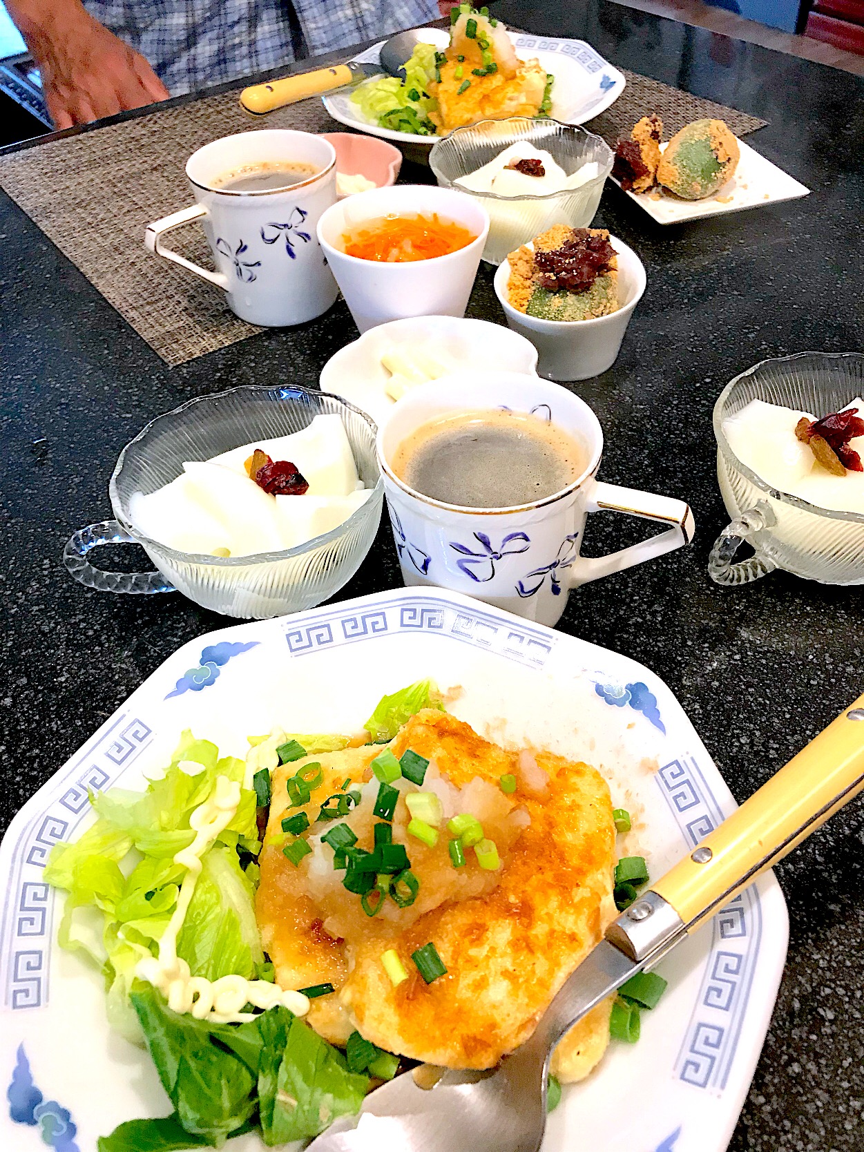 トーフステーキと杏仁豆腐で モーニングコーヒー