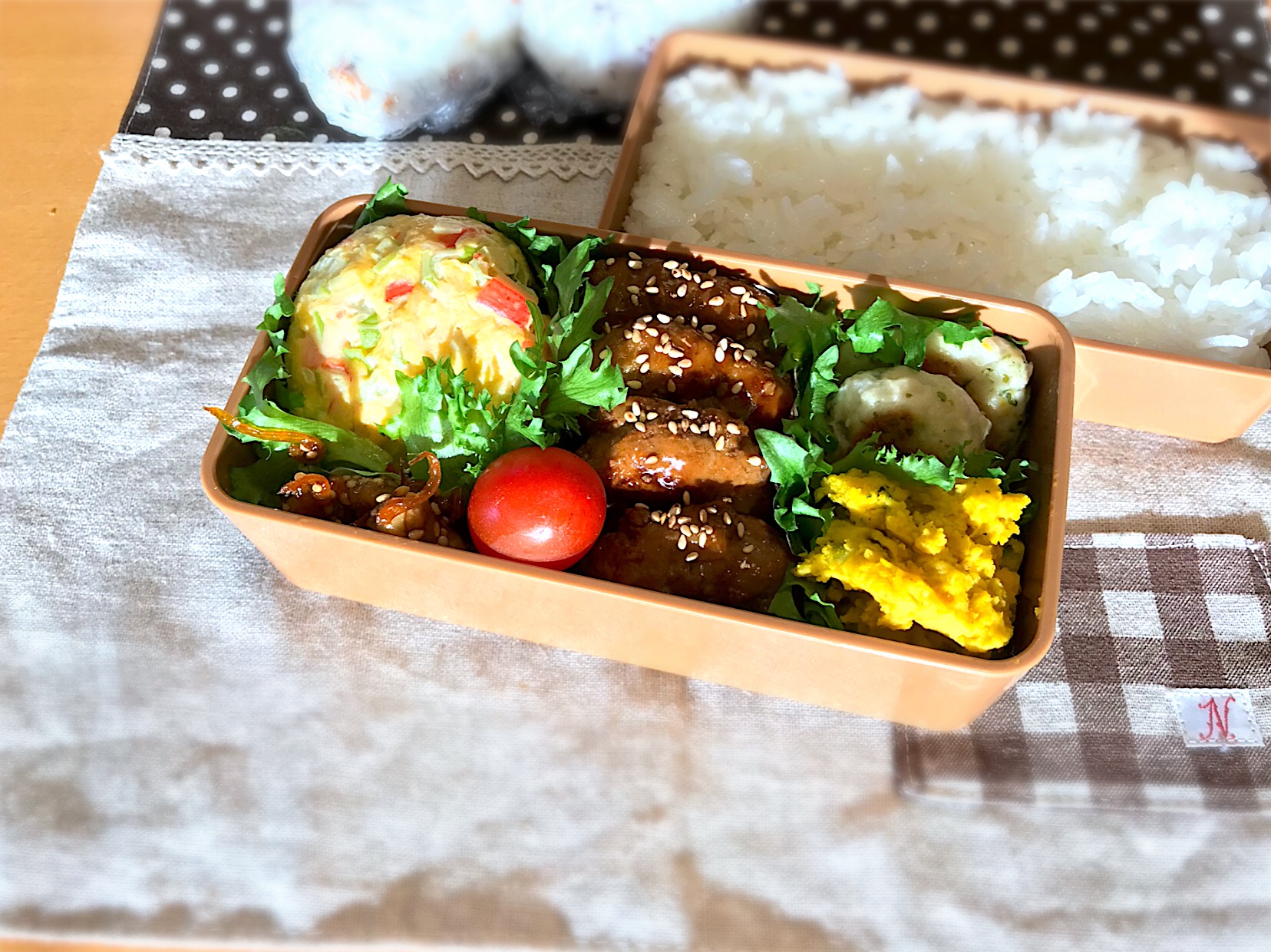 照り焼きハンバーグ まん丸卵焼きネギ カニかま里芋おやき 青海苔かぼちゃサラダ くるみ小魚の佃煮 あやこ Snapdish スナップディッシュ Id 5etmna