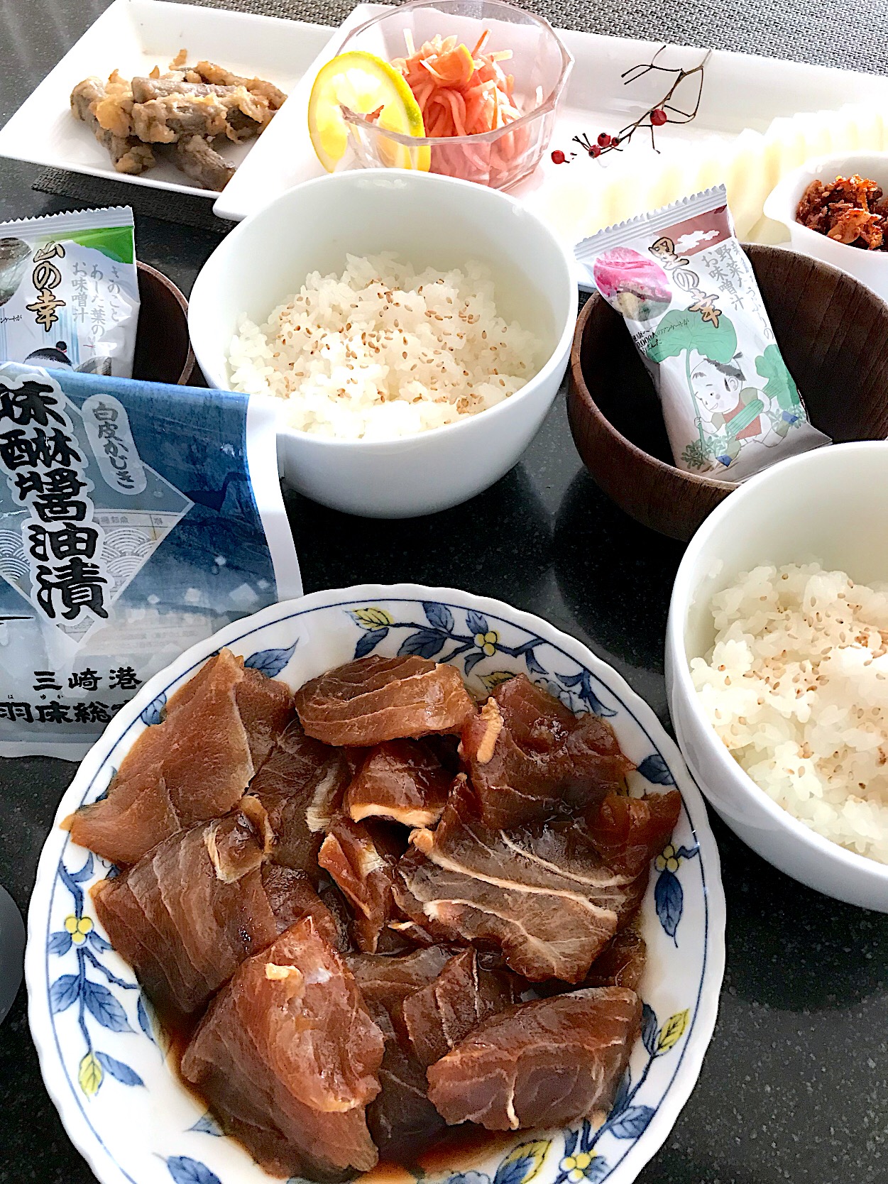 三崎港 羽床総本店の白皮かじき 味醂醤油漬けで漬け丼 シュトママ Snapdish スナップディッシュ Id Xxcg1a