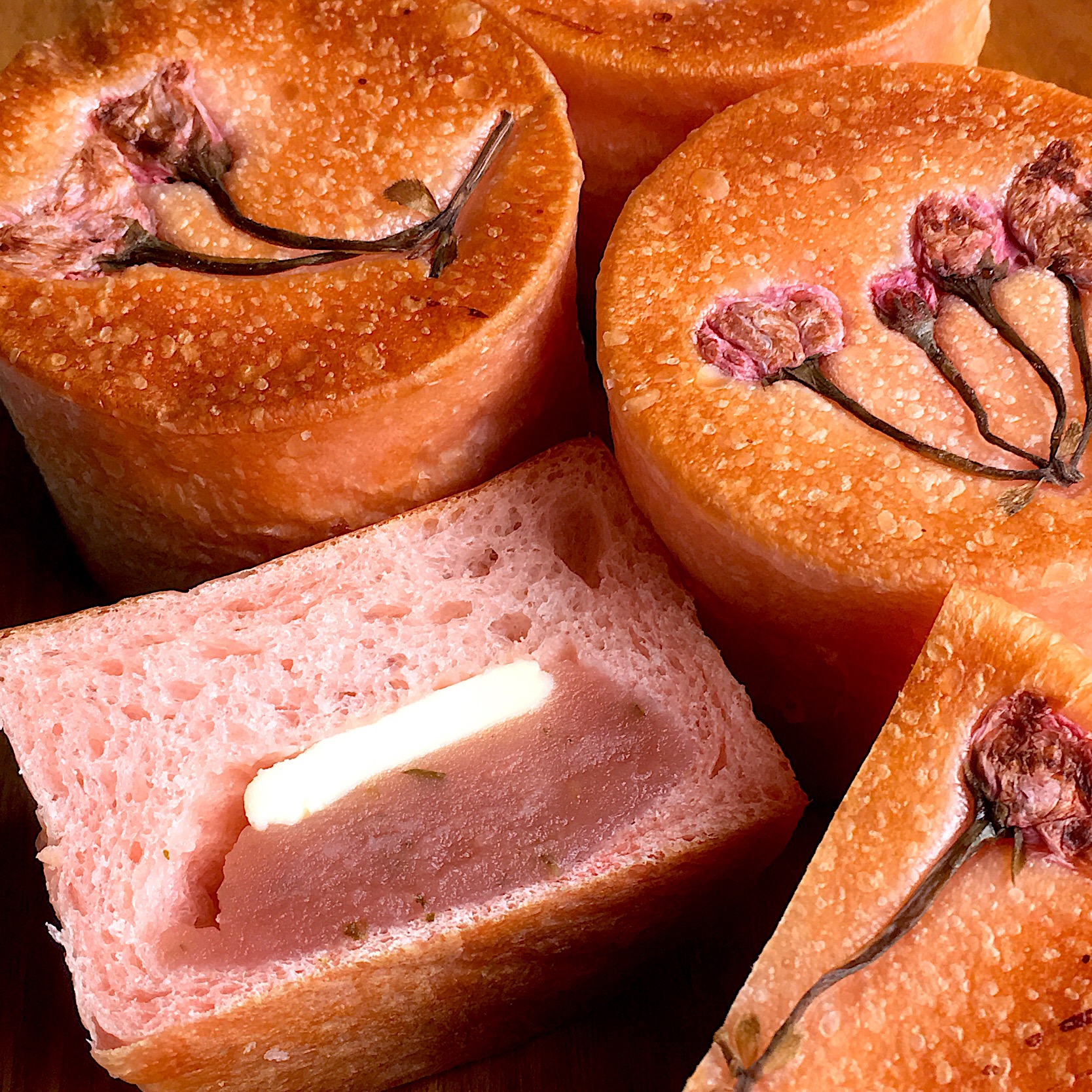 桜あんとクリームチーズの厚焼きマフィン手作りパン 天然酵母 桜 桜あんぱん 厚焼きマフィン すいかみどり Snapdish スナップディッシュ Id Ef9i5a