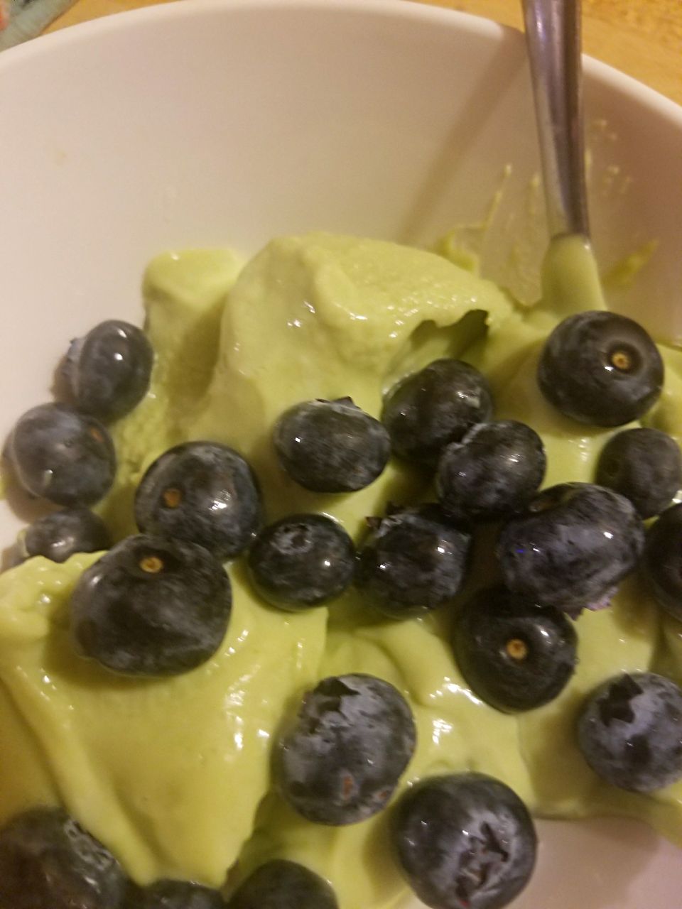 Avocado icecream with blueberries