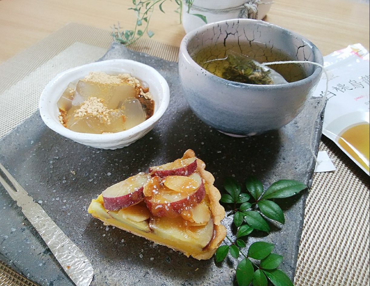 焦がしキャラメルの安納芋スイートポテトタルトとわらび餅のお茶セット(*^^*)