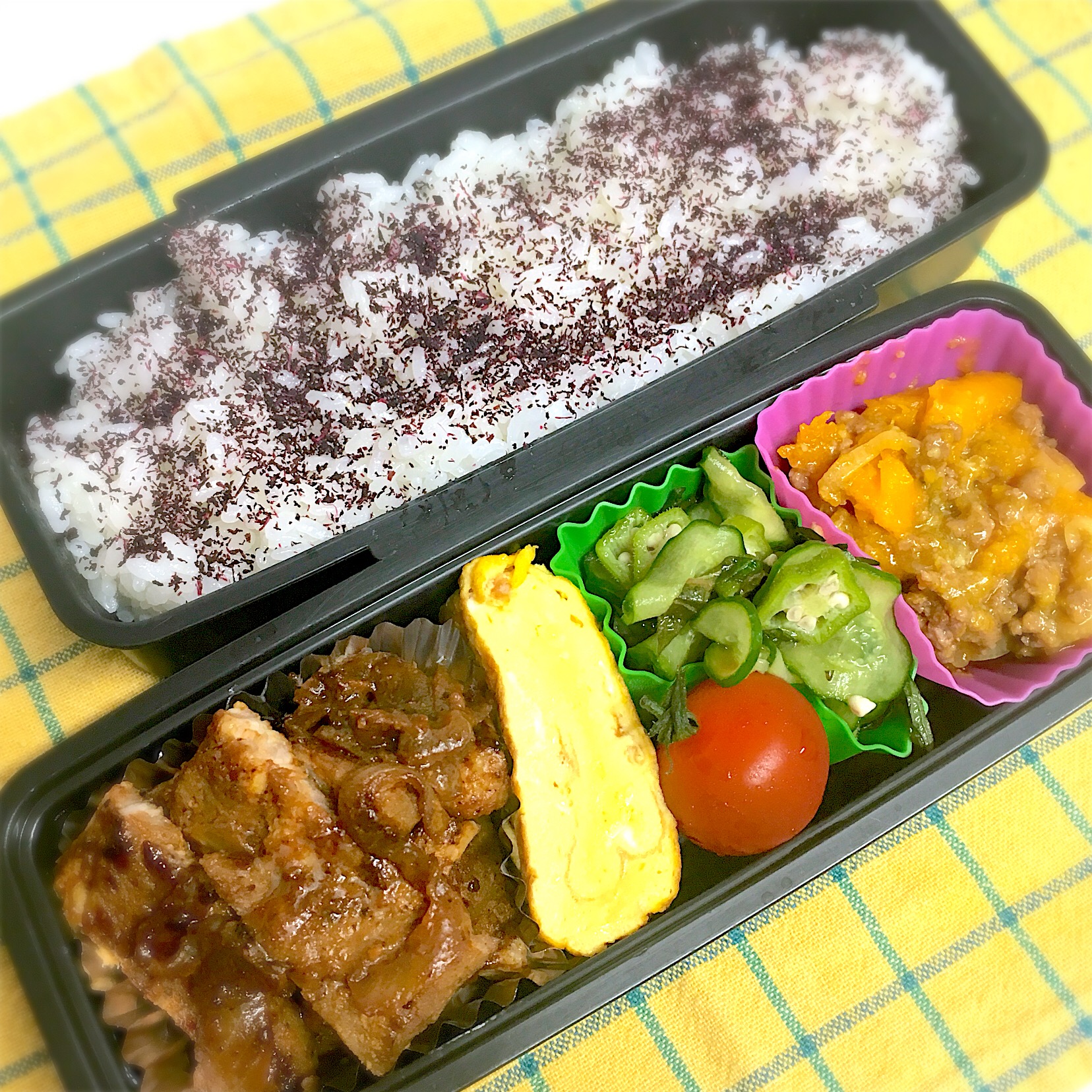 父ちゃん弁当 豚ロースのにんにく味噌漬け 卵焼き キュウリ大葉オクラのゆずポン和え かぼちゃのそぼろ煮 まいまい Snapdish スナップディッシュ Id D8u0ca