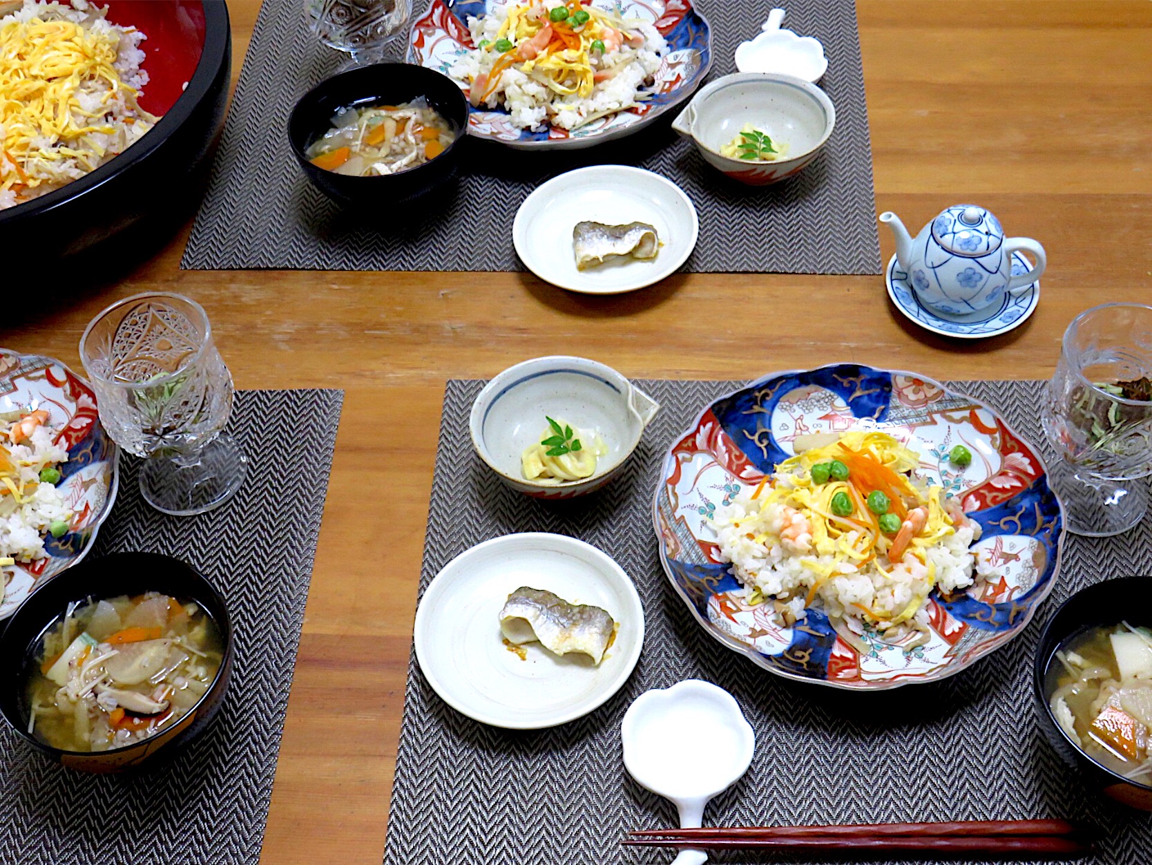 今晩は 五目寿司 海老 破竹の筍 人参 じゃがいも ピース 牛蒡 油揚げ 干し椎茸 えのき しめじ 自家製かまぼこ破竹の筍 辛子酢味噌和え 木の芽 かます両褄焼き もずく 胡瓜 土佐醤油 そば米汁 人参 牛蒡 干し椎茸 えのき しめじ 油揚げ 自家製かまぼこ Akazawa3 Snapdish