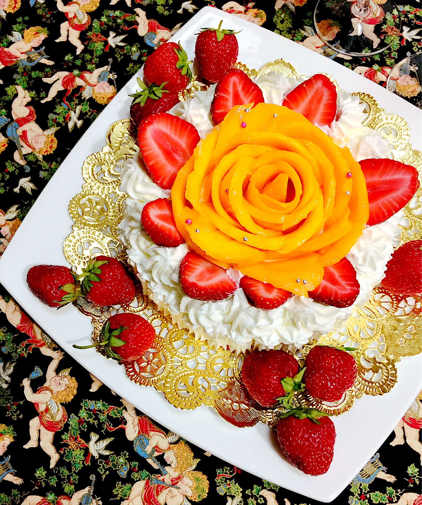 マンゴーのバラデコレーションケーキ 手作りスイーツ 手作りケーキ ショートケーキ アニバーサリーケーキ完熟マンゴー結婚記念日祝い28年 Blueberry Snapdish スナップディッシュ Id Crohla