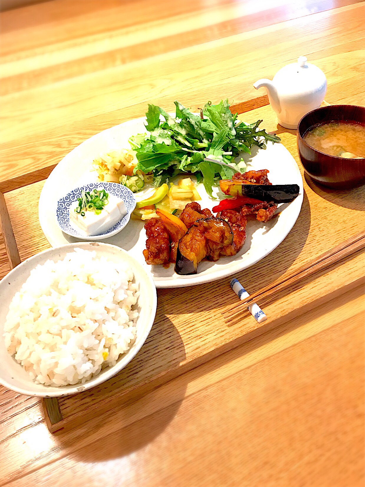 【平日ランチ】黒酢豚 カフェ＆キッチン「DO TABELKA」 からだが喜ぶ、ちょっと贅沢な定食。