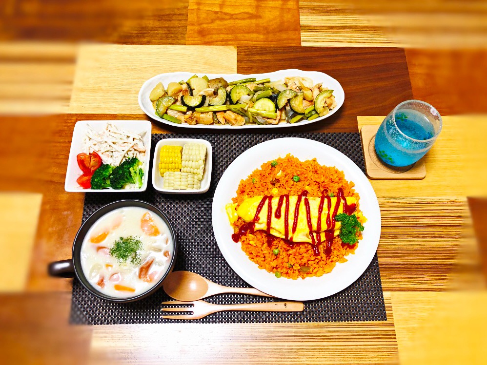 オムライス 夜ご飯 オムライス 夏野菜 シチューサラダ ぼんぼん Snapdish スナップディッシュ Id 9utpea