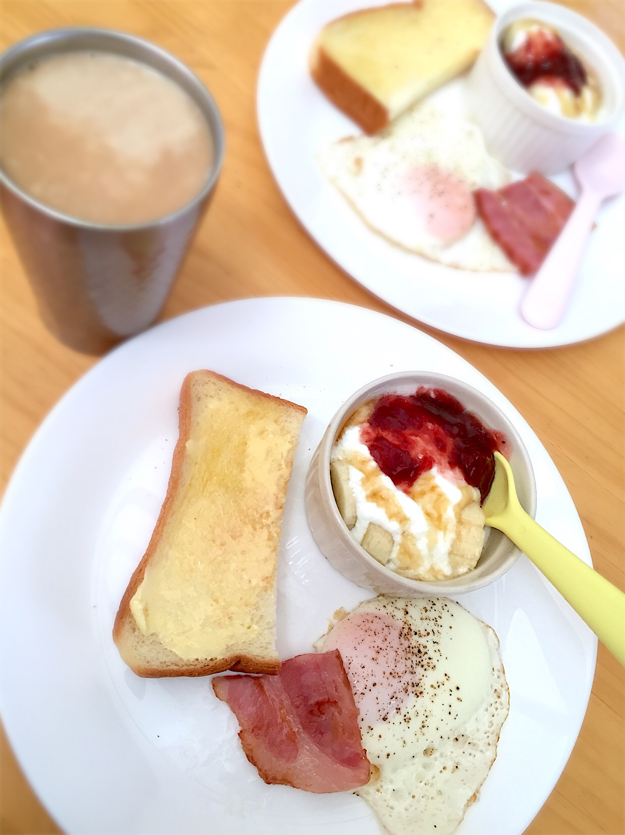 なんて無い朝食パンベーコン目玉焼きバナナヨーグルト アーモンドミルク入りコーヒー R K Snapdish スナップディッシュ Id Lgmtwa