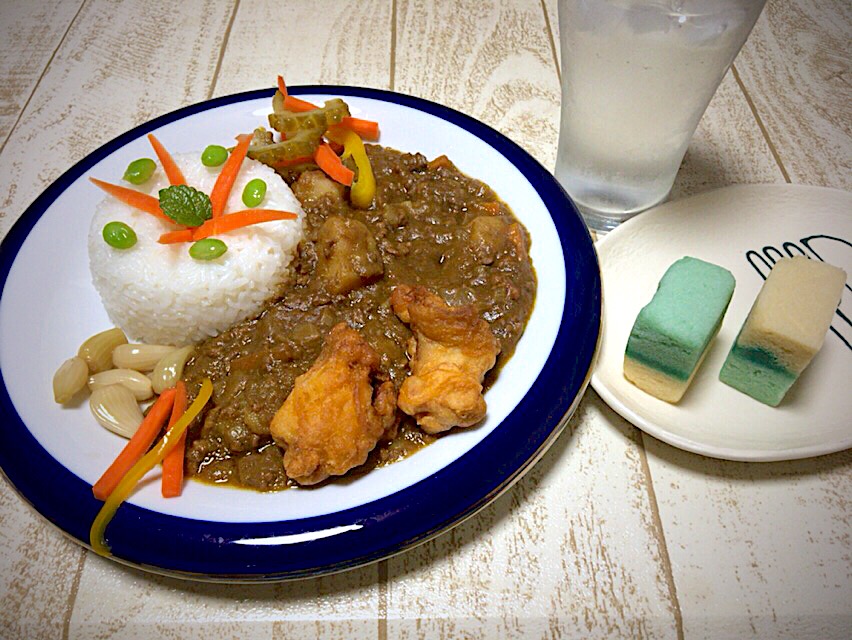 今日の男飯 テニス前バージョン 唐揚げトッピングひき肉カレー 自作ピクルス らっきょ お土産でもらった花水木の郷 夏の涼 ひーちゃん Snapdish スナップディッシュ Id Wxtj4a