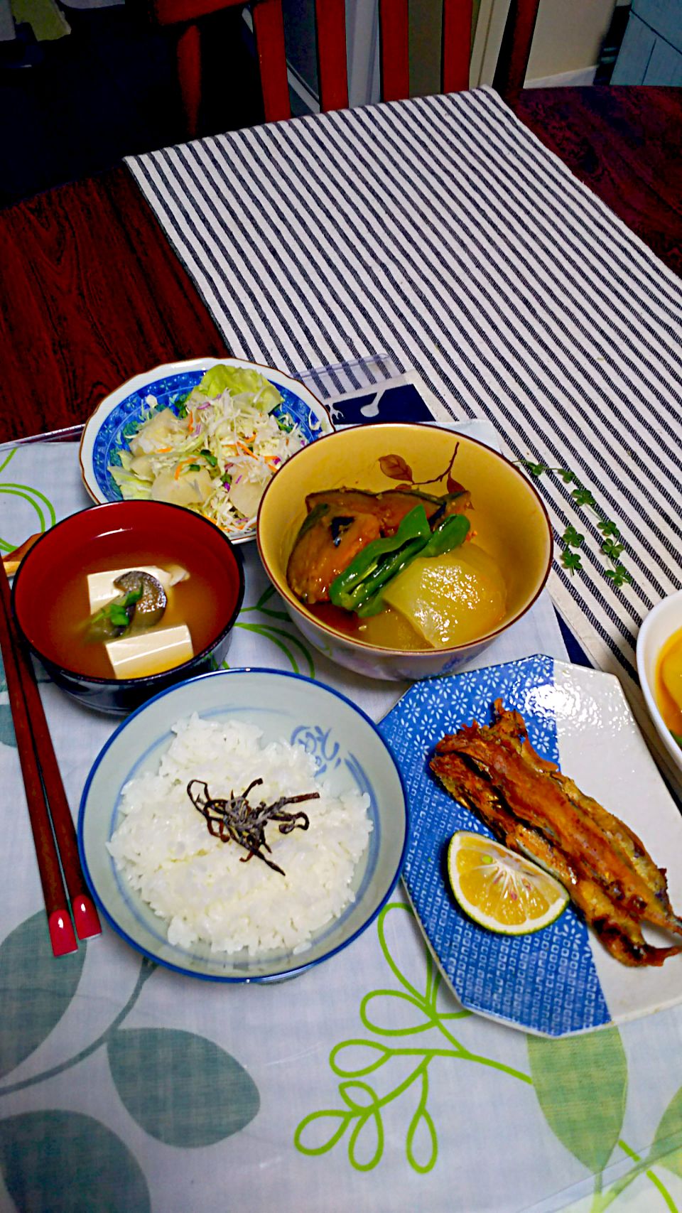 お夕飯ですししゃもの唐揚げかぼちゃと冬瓜の餡掛け煮物梨とキャベツのサラダ味噌汁 豆腐 茄子ですp 福島由美子 Snapdish スナップディッシュ Id Lokqia