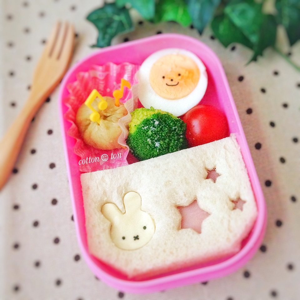 ミッフィーの型抜きハムチーズサンド弁当 キャラ弁 こっとんとん Snapdish スナップディッシュ Id X44vaa