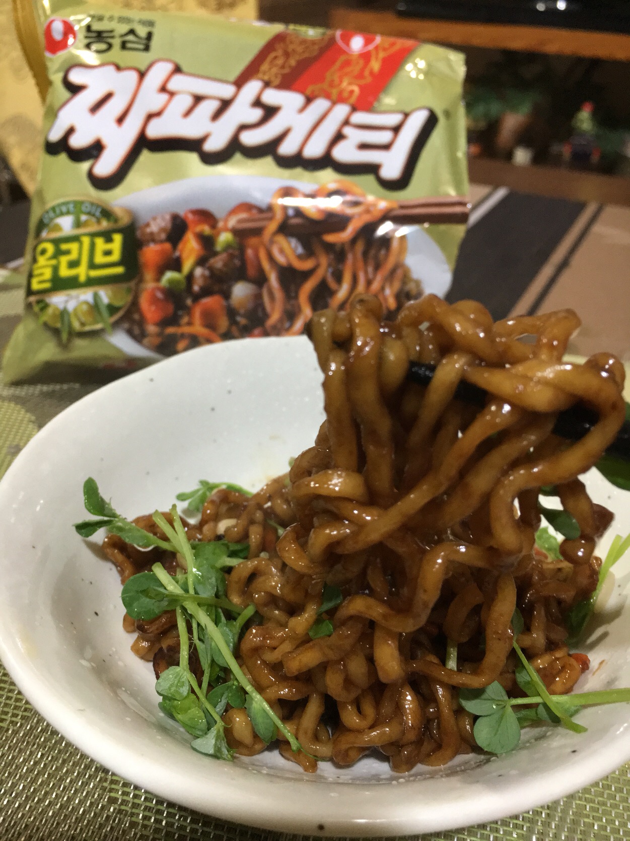 チャパゲティ 韓国のジャジャ麺のインスタント 辛くない ジャンク感がgoo チャパゲティ韓国ラーメン ぴぴ Snapdish スナップディッシュ Id Bgtzva