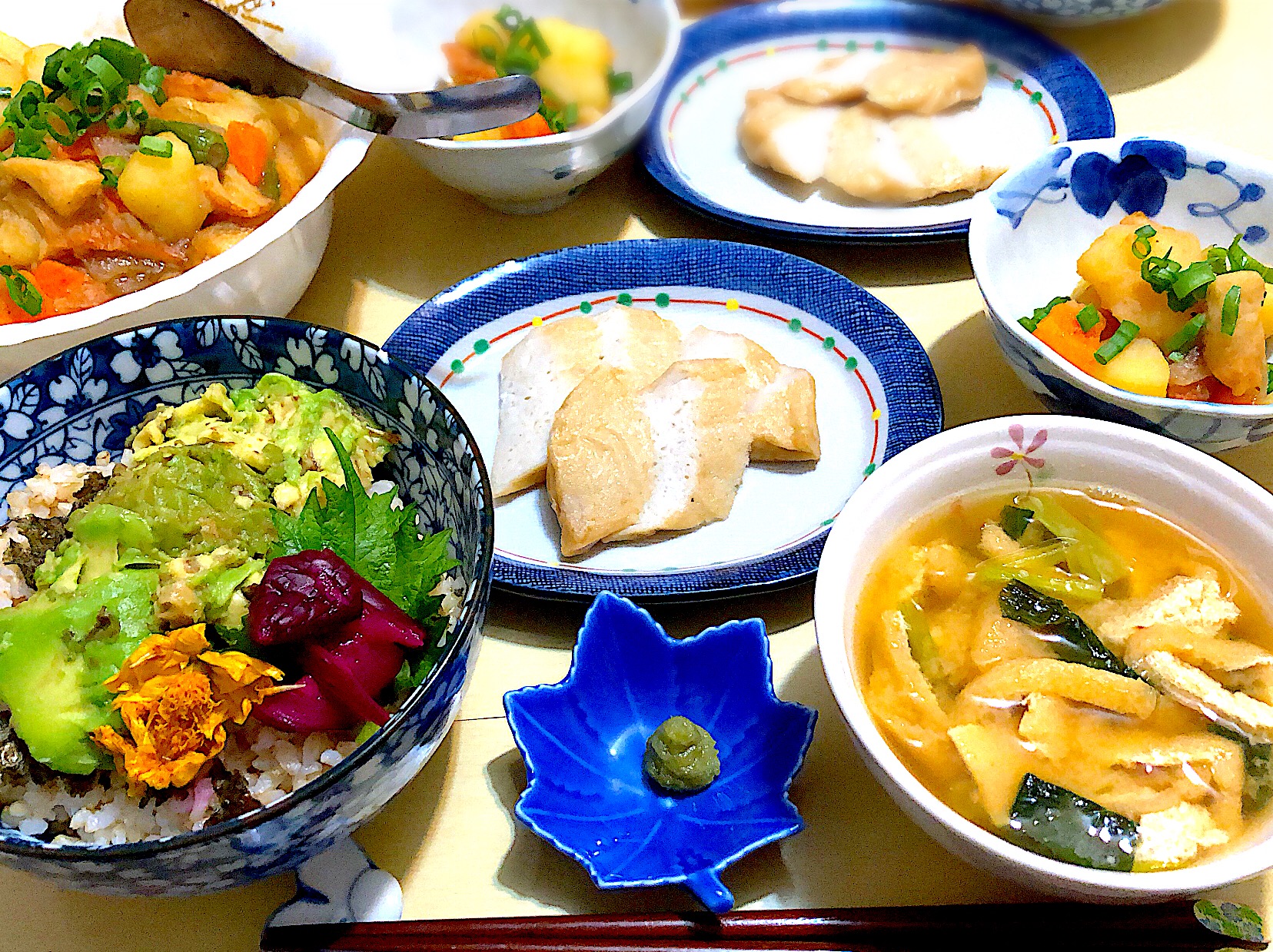 12 10夕食 晩ごはん献立ネギアボ丼肉じゃがならぬ竹輪じゃが煮あご天小松菜と油揚げの味噌汁 おさんどん Snapdish スナップディッシュ Id 18xyla