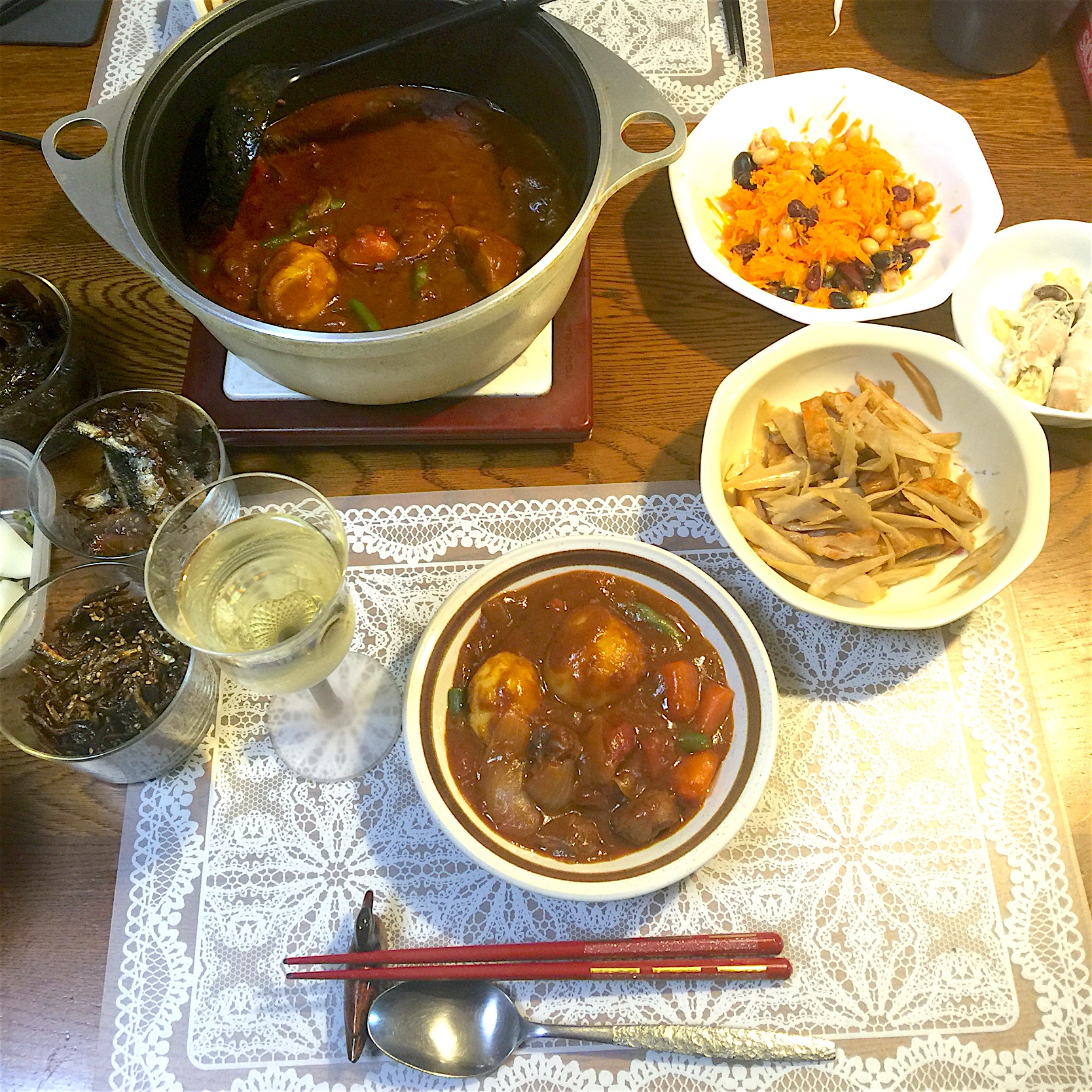 牛スネ肉のシチュー、人参と豆のサラダ、
残り物、常備菜