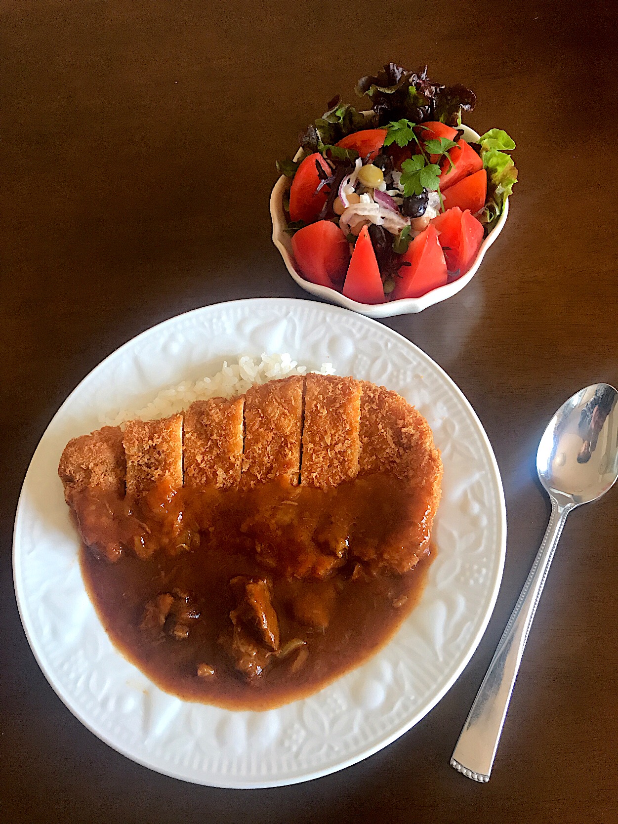 マダム とんちんさんの料理カツカレー トマトサラダカツカレー とんちん Snapdish スナップディッシュ Id Vuu9fa