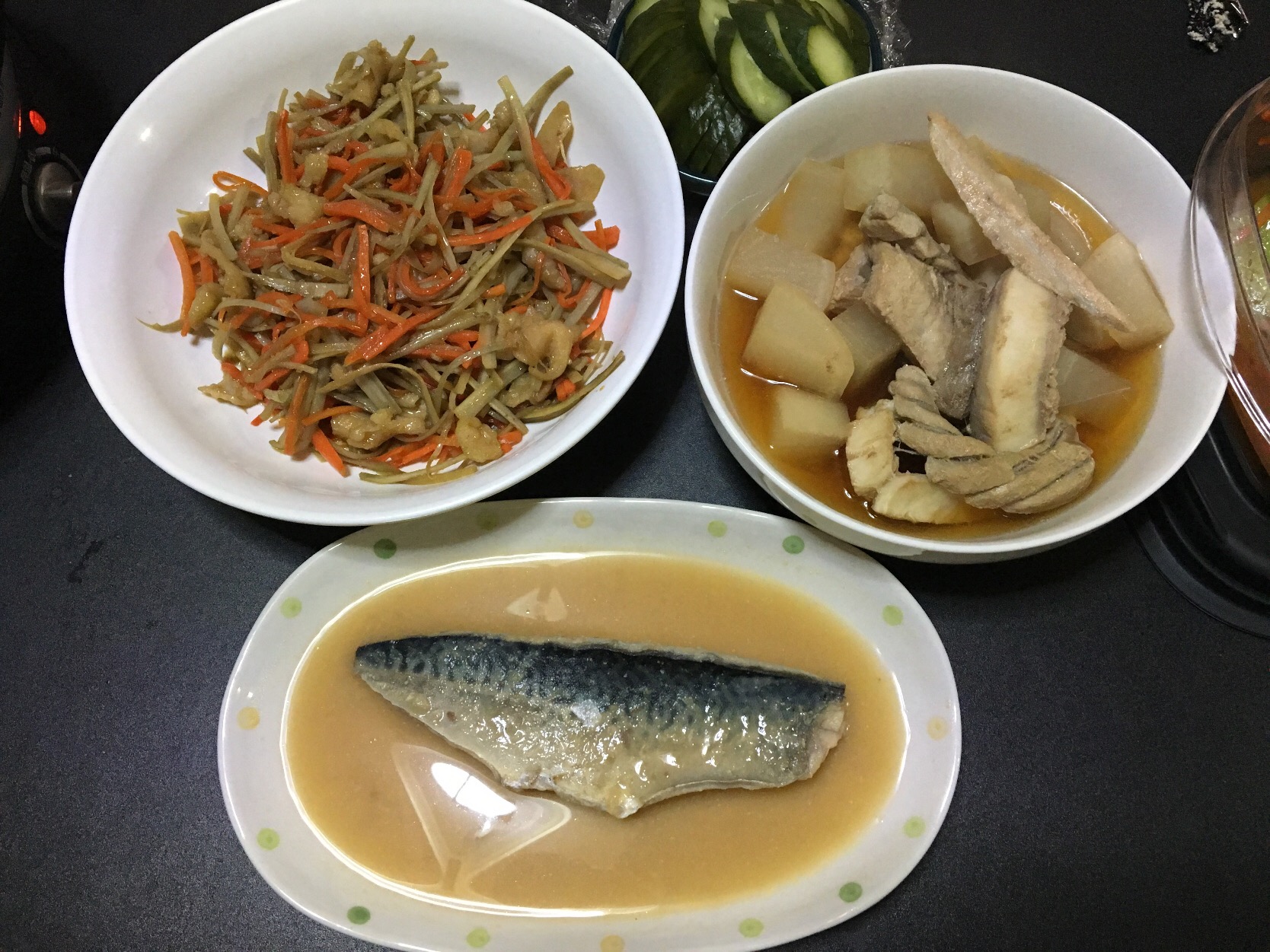 鯖の味噌煮 きんぴらごぼう マグロのアラ煮込み Shintarou Nishimura Snapdish スナップディッシュ Id Dsawoa