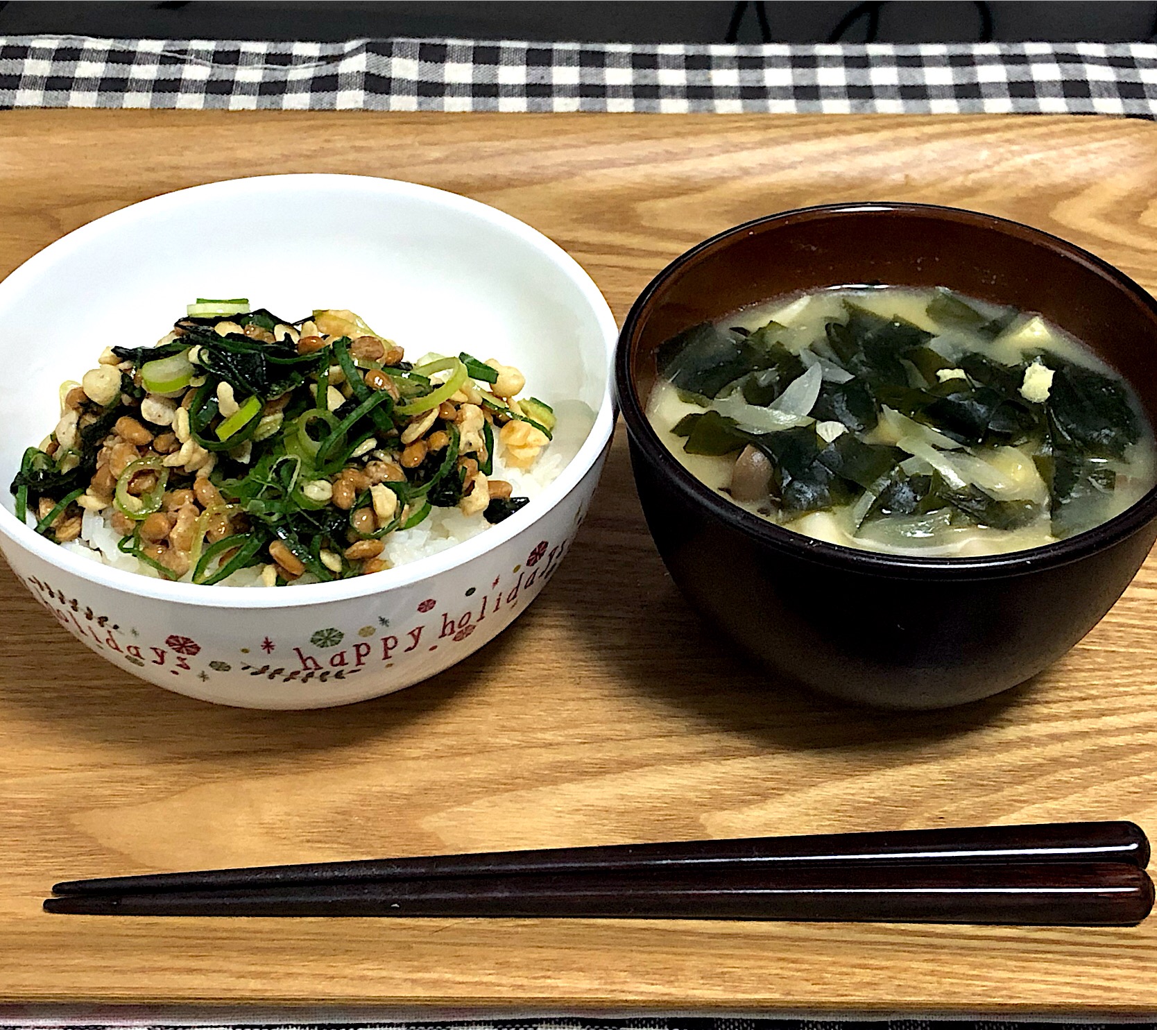 今日の朝食納豆ご飯玉ねぎとしめじとわかめの味噌汁 まぁたん Snapdish スナップディッシュ Id Z541va