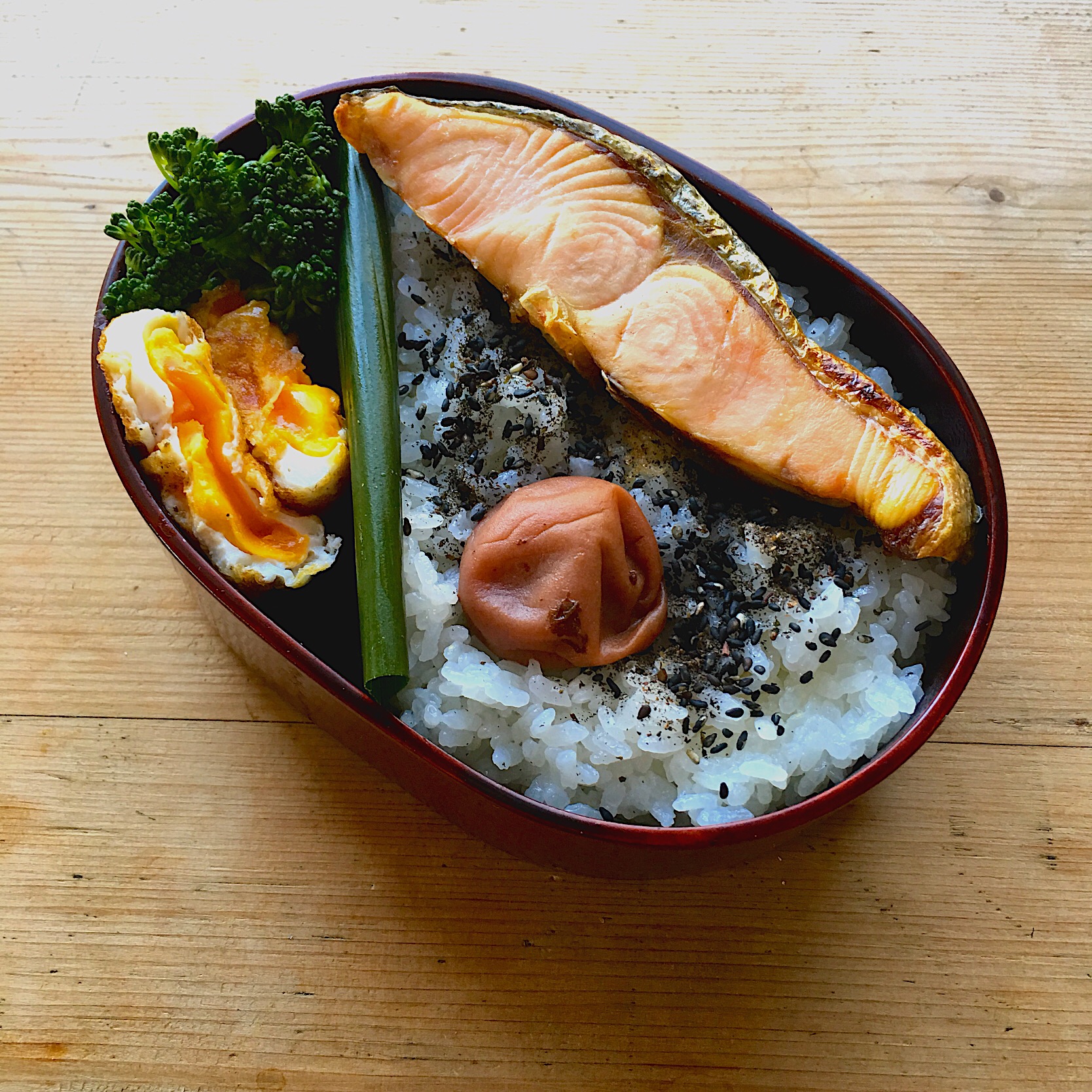 今日のお弁当 16 April お弁当 弁当 Obento お弁当の記録 鮭弁当 土鍋炊きごはん 土鍋 シンプルなお弁当 Yoshinobu Nakagawa Snapdish スナップディッシュ Id Eeoa