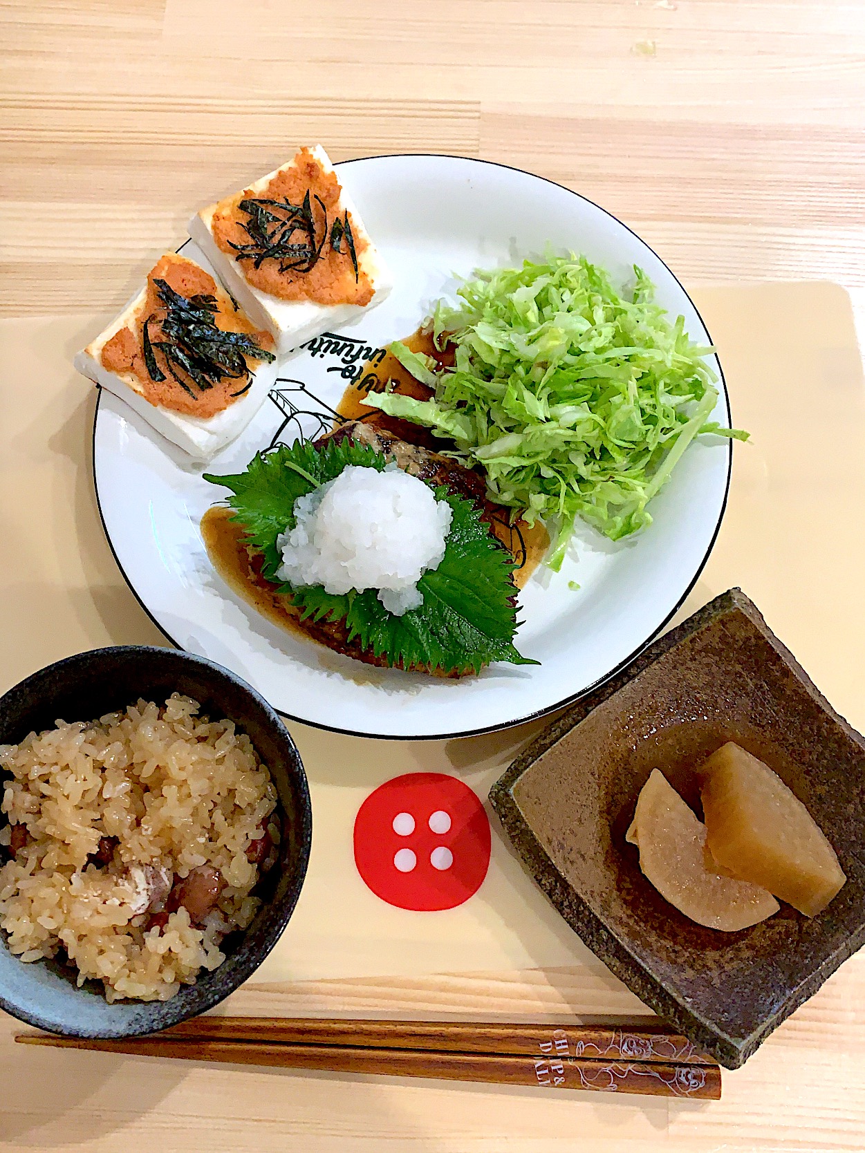 びっくりのハンバーグ はんぺんの明太マヨ焼き大根の煮物醤油おこわ ぺろたん Snapdish スナップディッシュ Id Zqyhia