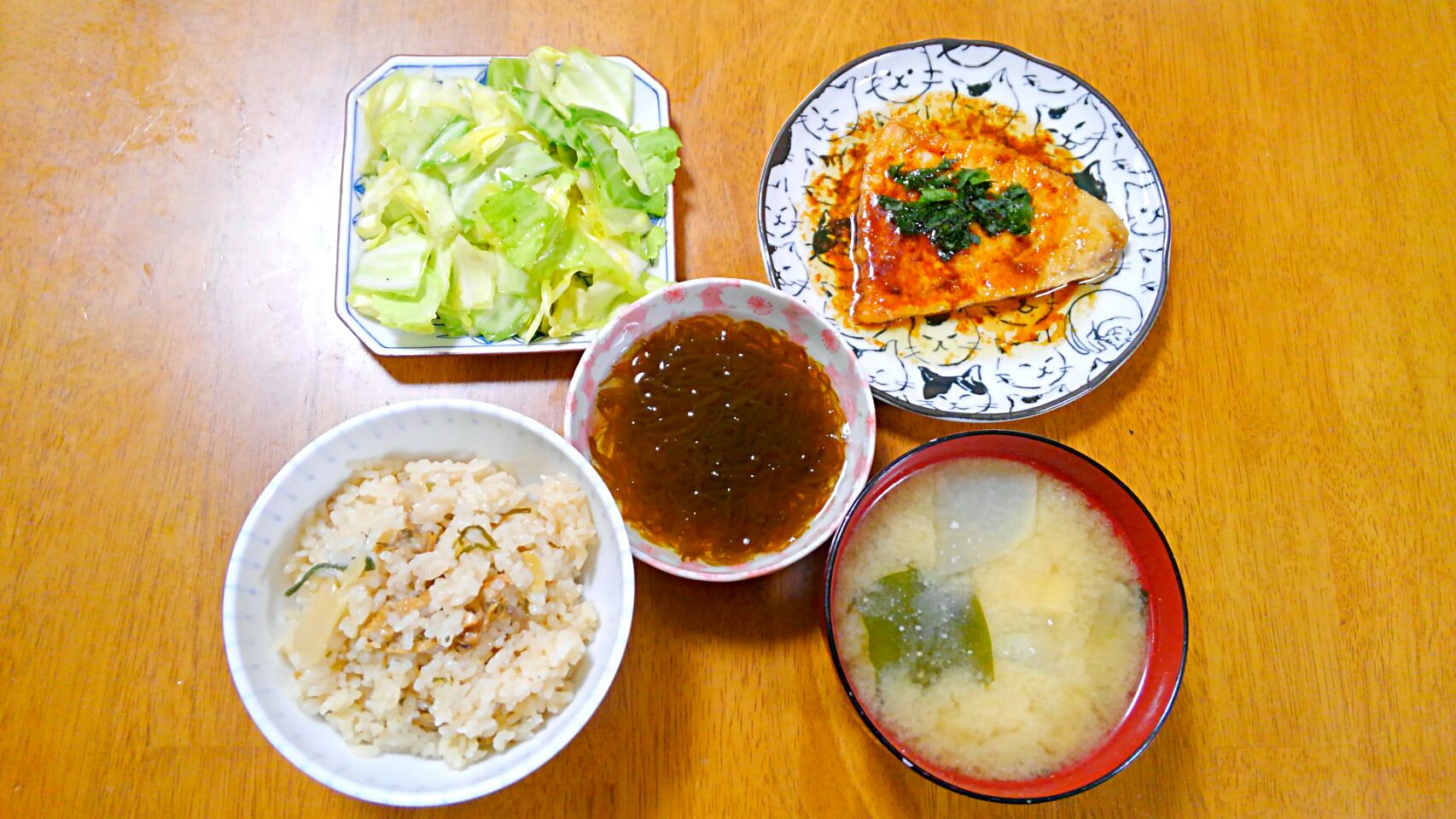 月日 あさり釜めし かじきまぐろのバター醤油ソテー 塩キャベツ もずく 大根と油揚げのお味噌汁 いもこ Snapdish スナップディッシュ Id 0w5m1a