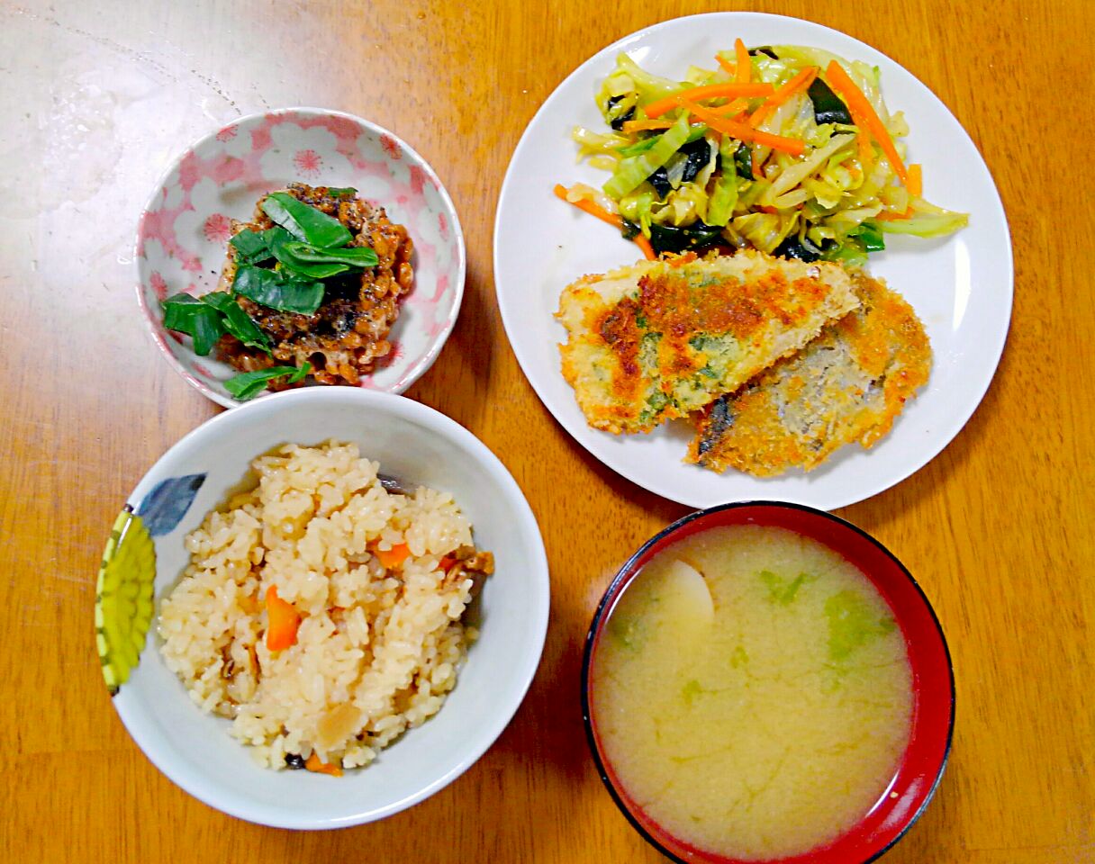 月日 五目釜めし 鯵フライ キャベツと人参の付け合わせ 納豆 山芋のお味噌汁 いもこ Snapdish スナップディッシュ Id In8sca