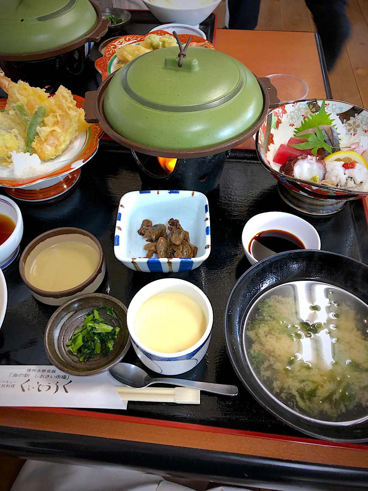 陶板焼天ぷら盛り合わせ 刺身盛り合わせ牡蠣の佃煮 茶碗蒸し あおさ汁 香の物 Aki Snapdish スナップディッシュ Id Ltnuja