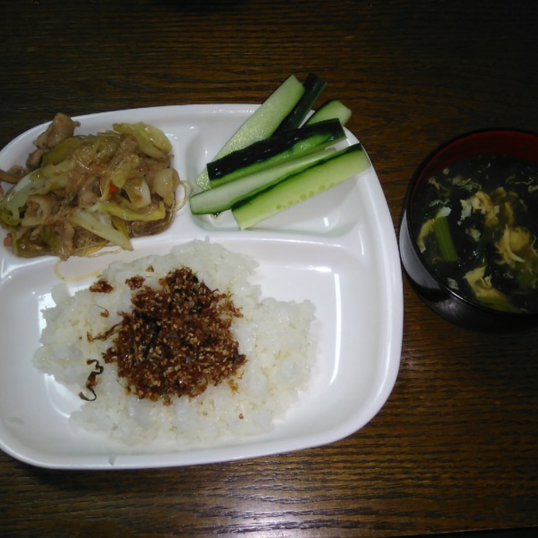 今日の夕ご飯😀
マーボー春雨♪塩味
スティックきゅうり
手作りふりかけご飯
小松菜のたまごスープ
今日も暑いので、軽いメニューにしました☀