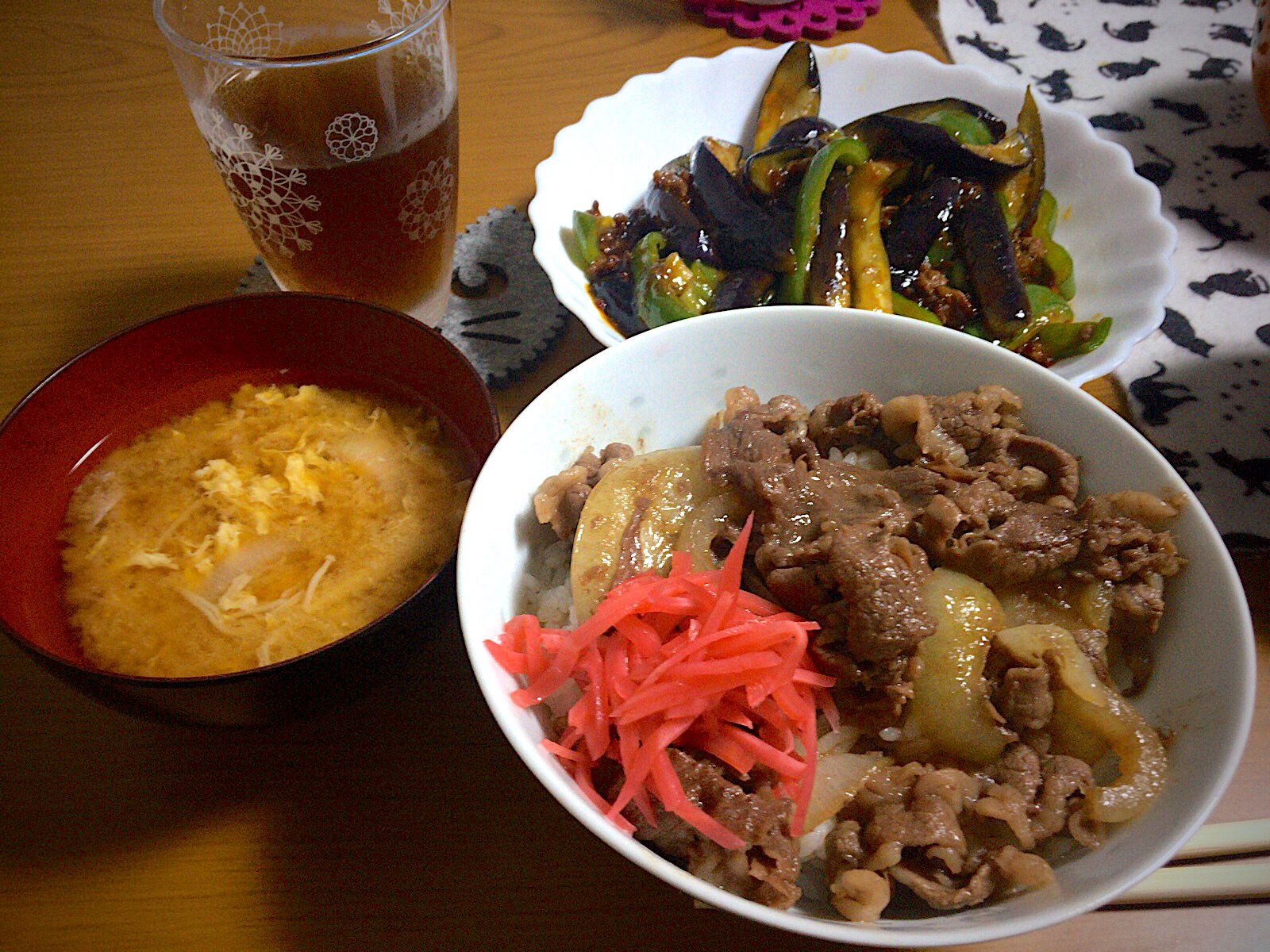 今日の男女絆飯w牛丼宣言通り頂いた野菜を使って麻婆茄子玉ねぎとえのきと卵の味噌汁 ひーちゃん Snapdish スナップディッシュ Id C4wuna