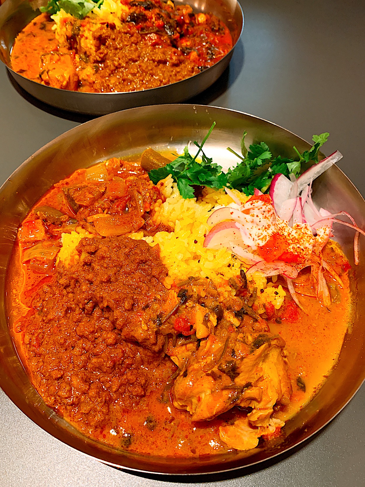 グランフロント大阪 カレー居酒屋yellowチキンカレー牛挽肉のキーマオクラとツナの魚介カレー 19 06 31 Papico Snapdish スナップディッシュ Id Xckrra