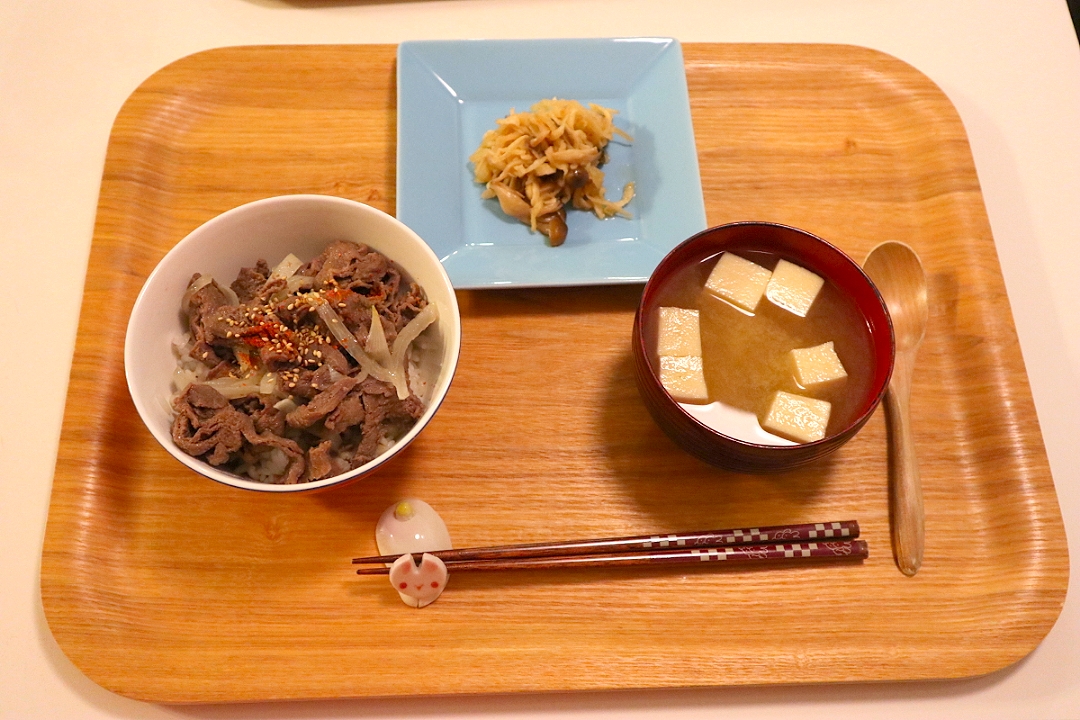 今日の夕食 塩麹牛丼 切り干し大根のめんつゆ炒め 高野豆腐とわかめの味噌汁 Pinknari Snapdish スナップディッシュ Id Nxq0ja